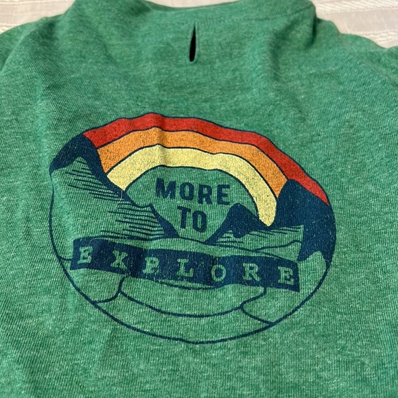 NWOT MORE TO EXPLORE DOG T-SHIRT - Picture 2 of 4